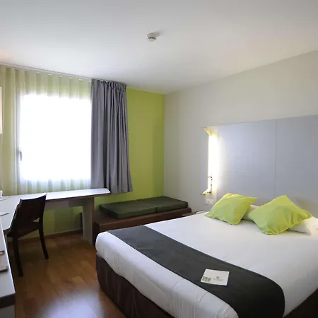 호텔 Travelodge Bcn Cornella Fira 3*