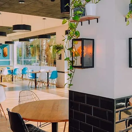 Travelodge Bcn Cornella Fira 호텔