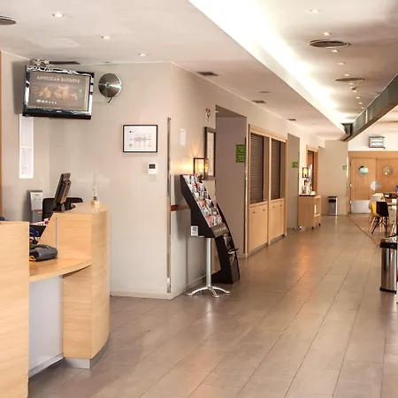 酒店 Travelodge Bcn Cornella Fira 3*