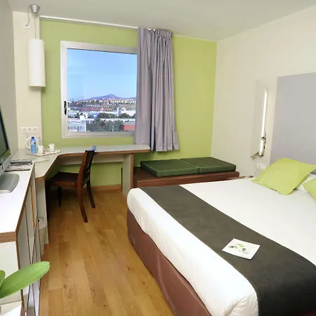 Travelodge Bcn Cornella Fira 호텔