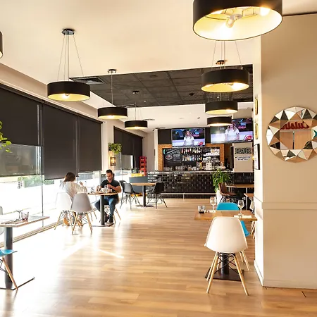 호텔 Travelodge Bcn Cornella Fira
