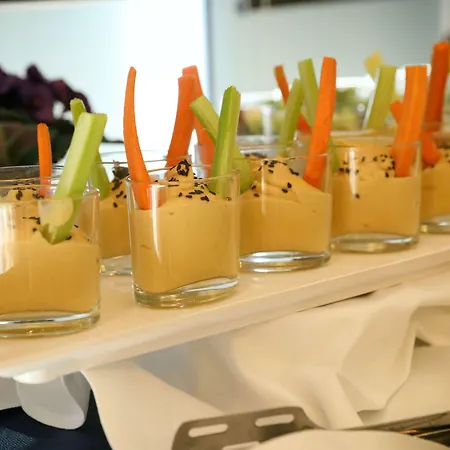 Travelodge Bcn Cornella Fira 酒店 3*