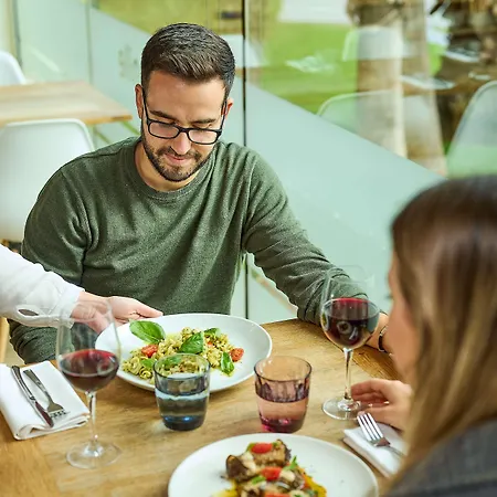 Travelodge Bcn Cornella Fira 酒店