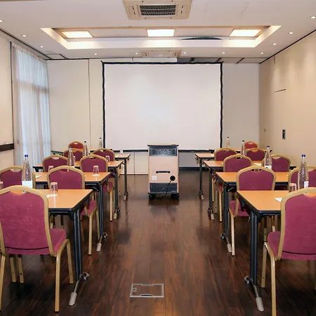 Travelodge Bcn Cornella Fira 3*