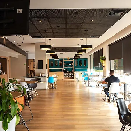 Travelodge Bcn Cornella Fira 호텔 3*