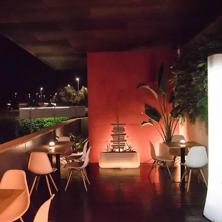 호텔 Travelodge Bcn Cornella Fira 3*
