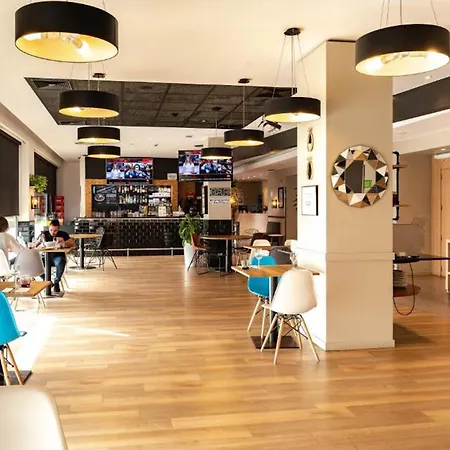 Travelodge Bcn Cornella Fira 호텔