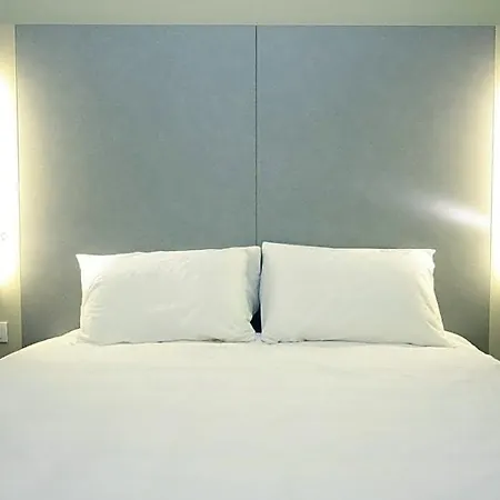 Travelodge Bcn Cornella Fira מלון קורנלה דה יוברגאט