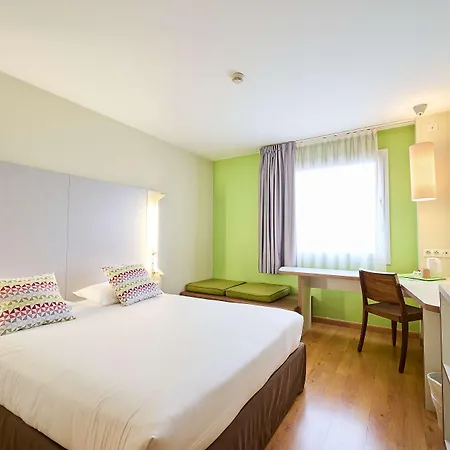 Travelodge Bcn Cornella Fira 3*