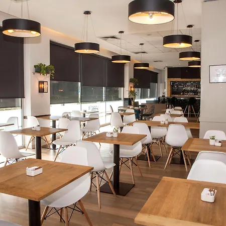 Hotel Travelodge Bcn Cornella Fira 3*