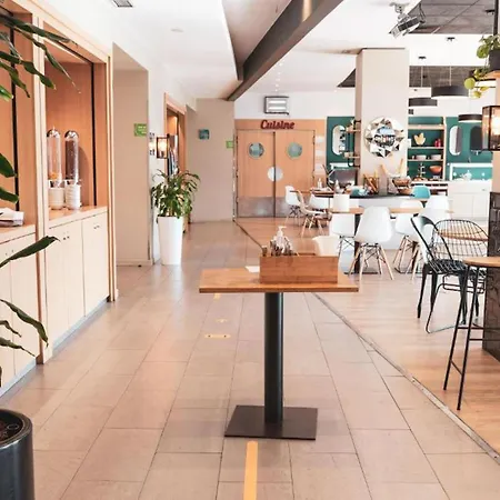 Travelodge Bcn Cornella Fira 3*