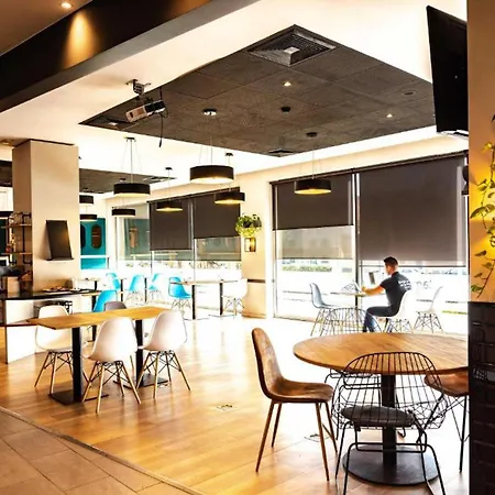 Travelodge Bcn Cornella Fira
